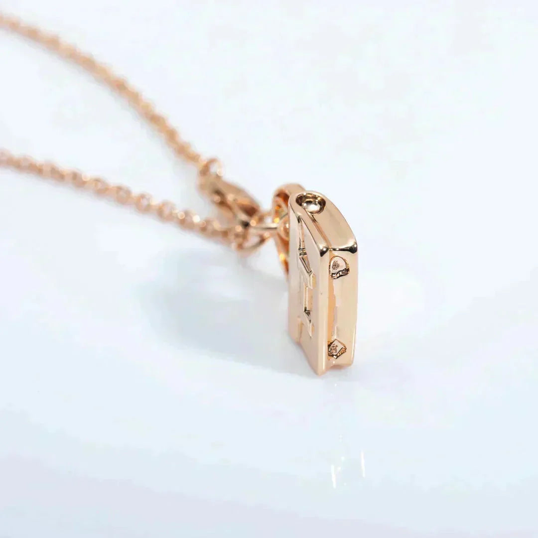 ¡®Veyra Jewelry¡¯AMULETTE PEDANT ROSE GOLD NECKLACE