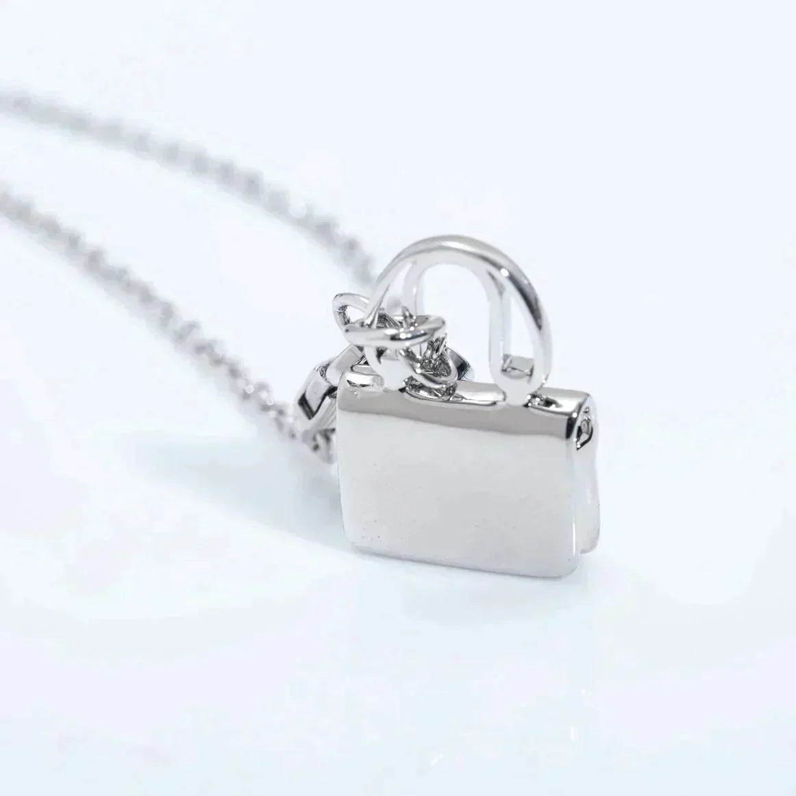 ¡®Veyra Jewelry¡¯AMULETTE PEDANT SILVER NECKLACE