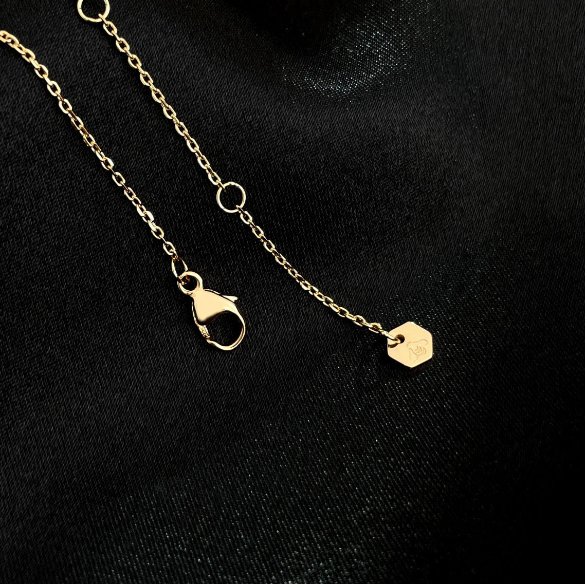 ¡®Veyra Jewelry¡¯BEE MINI NECKLACE