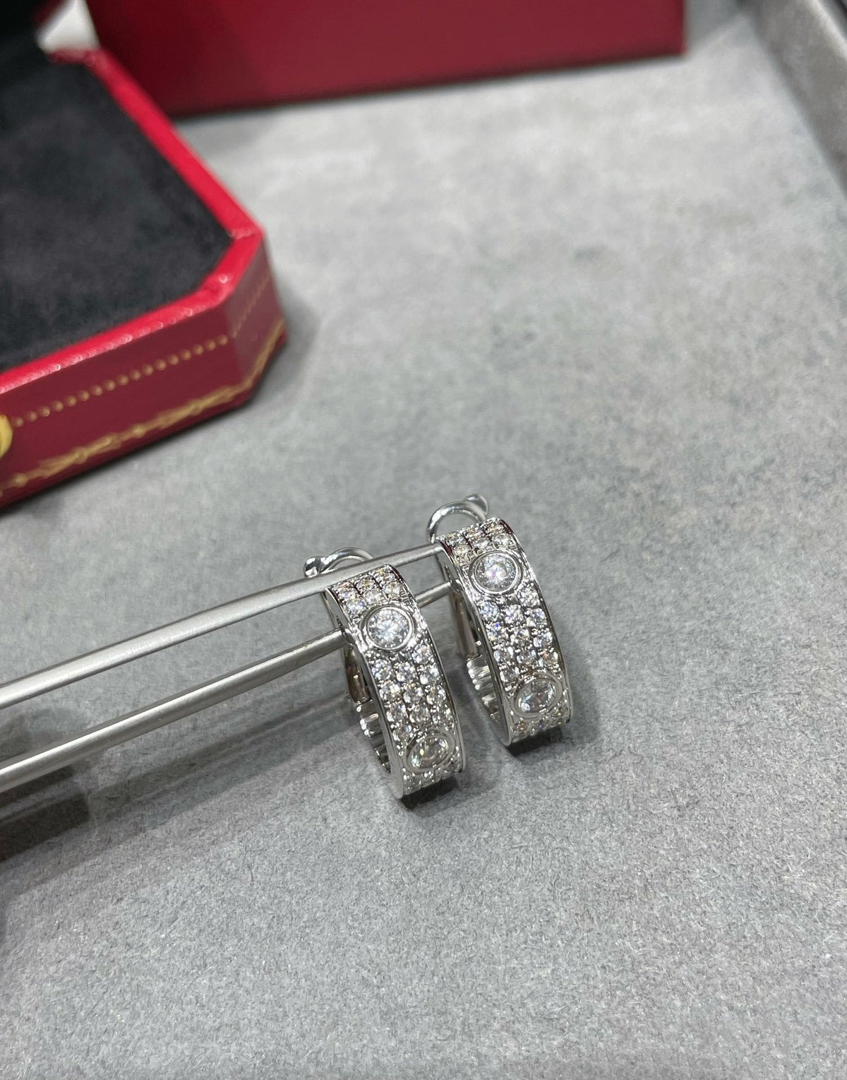 ¡®Veyra Jewelry¡¯LOVE 5.5MM DIAMOND PAVED EARRINGS