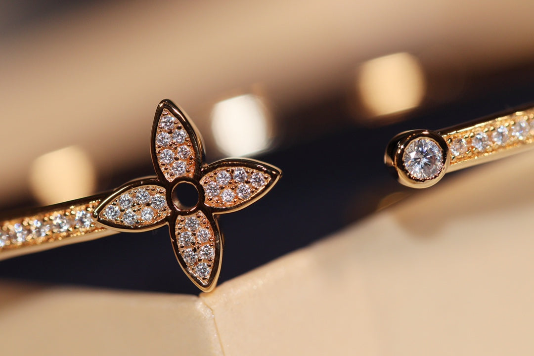 ¡®Veyra Jewelry¡¯IDYLLE GOLD OPEN BRACELET DIAMOND PAVED