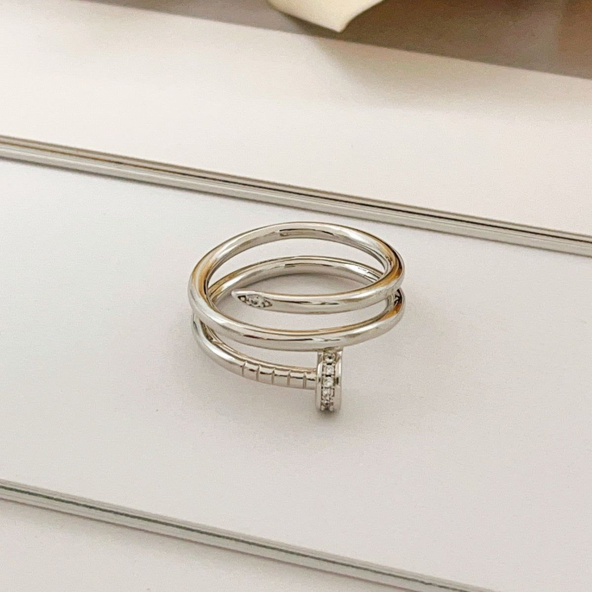 ¡®Veyra Jewelry¡¯Juste un Clou Double‑Loop Diamond‑Set Ring