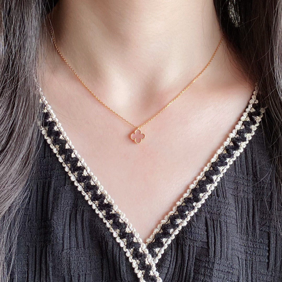 ¡®Veyra Jewelry¡¯CLOVER 15MM PINK MOTHER-OF-PEARL SINGLE FLOWER NECKLACE
