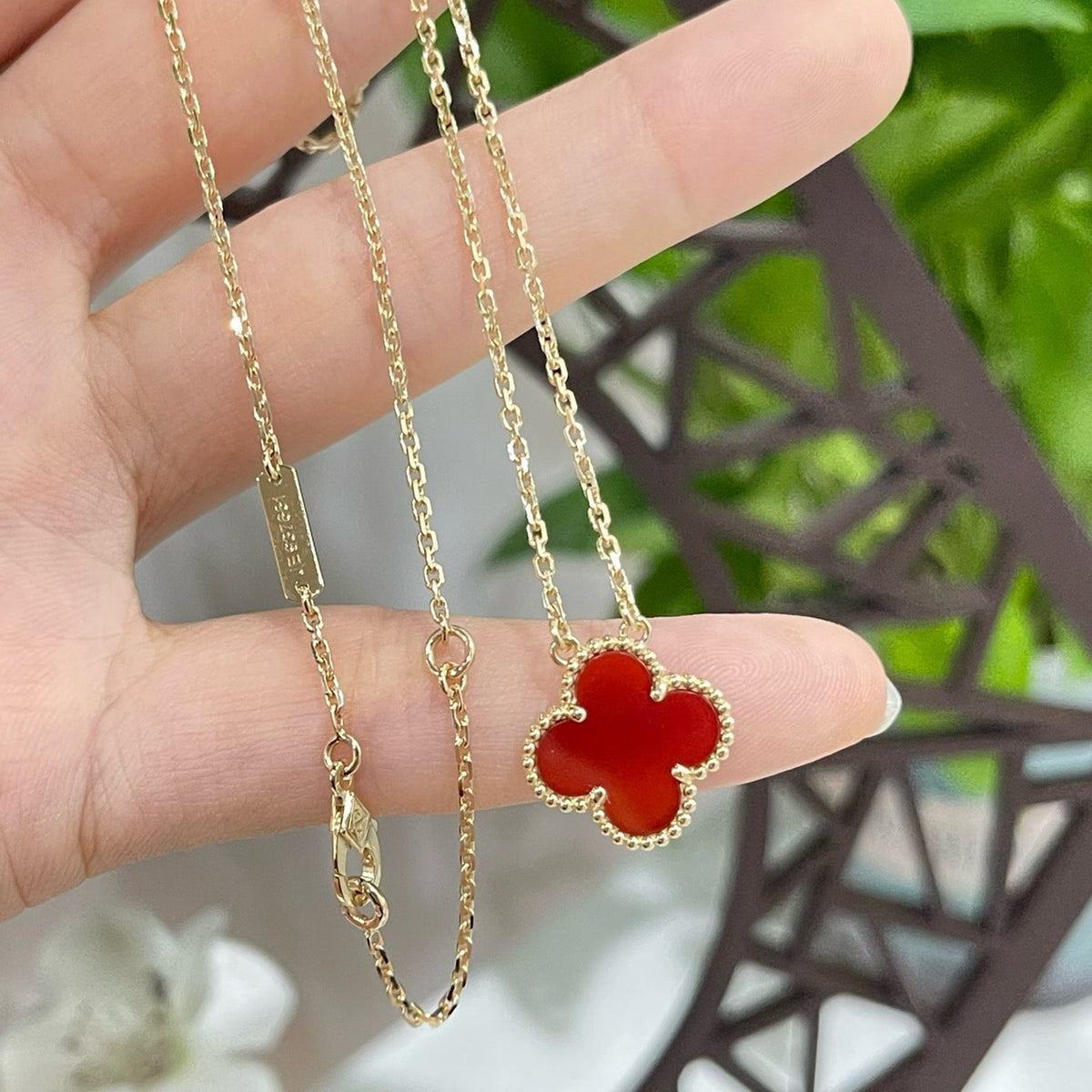 ¡®Veyra Jewelry¡¯CLOVER 15MM CARNELIAN SINGLE FLOWER NECKLACE