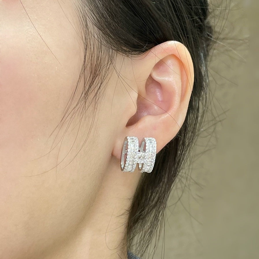 ¡®Veyra Jewelry¡¯H STUD EARRINGS WITH SILVER DIAMONDS