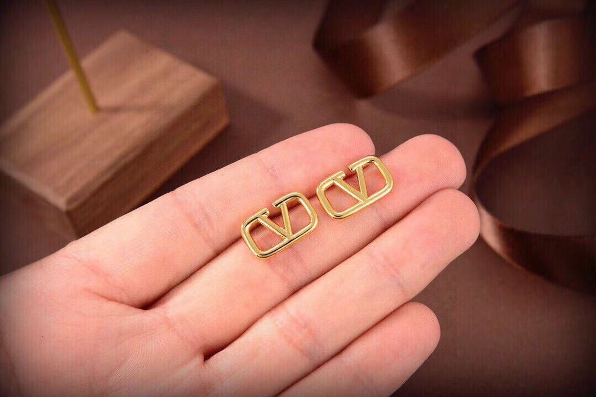 [Veyra Jewelry]Gold V-shaped stud earrings