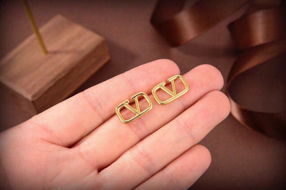[Veyra Jewelry]Gold V-shaped stud earrings