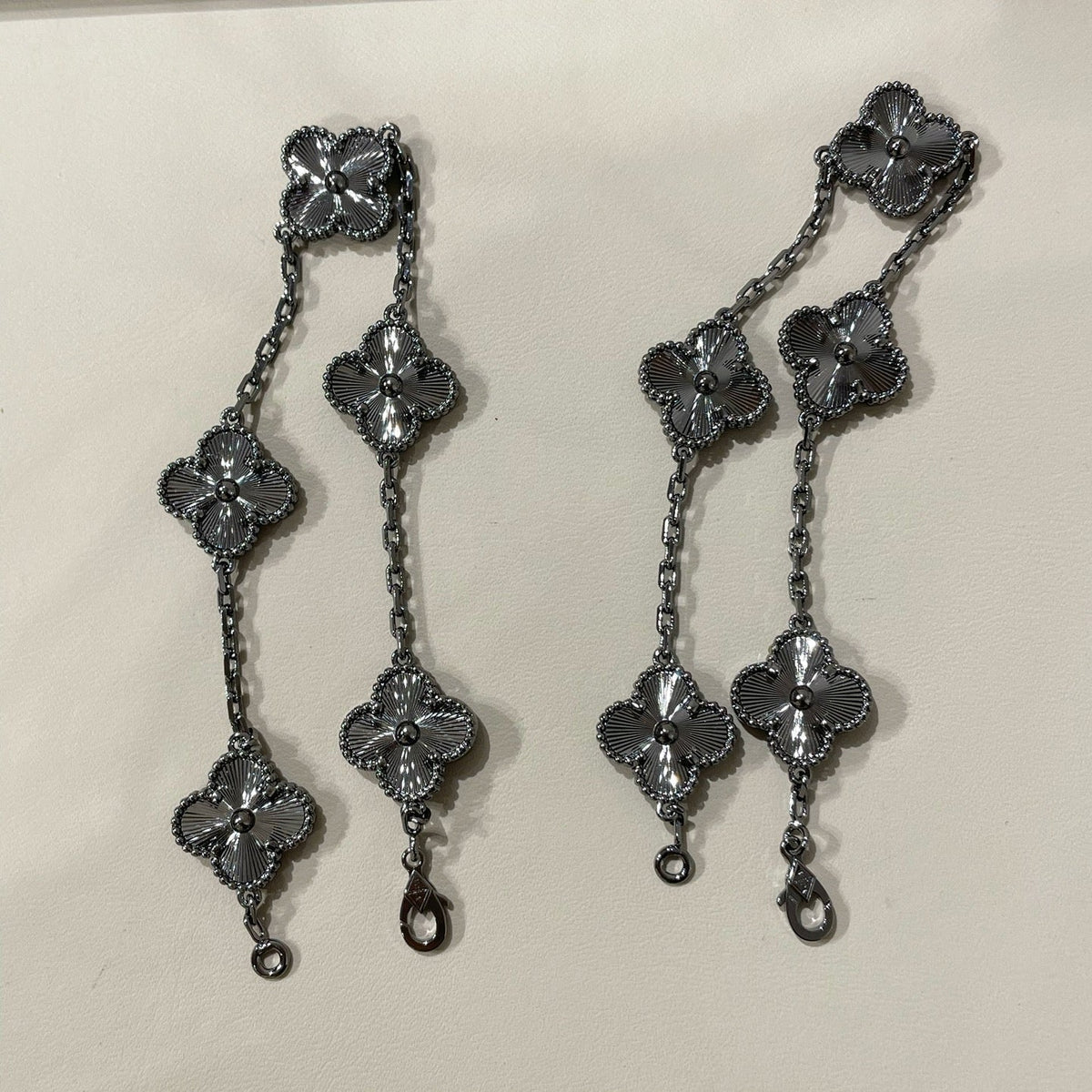 [Veyra Jewelry]New CLOVER 5 MOTIF BLACK BRACELET