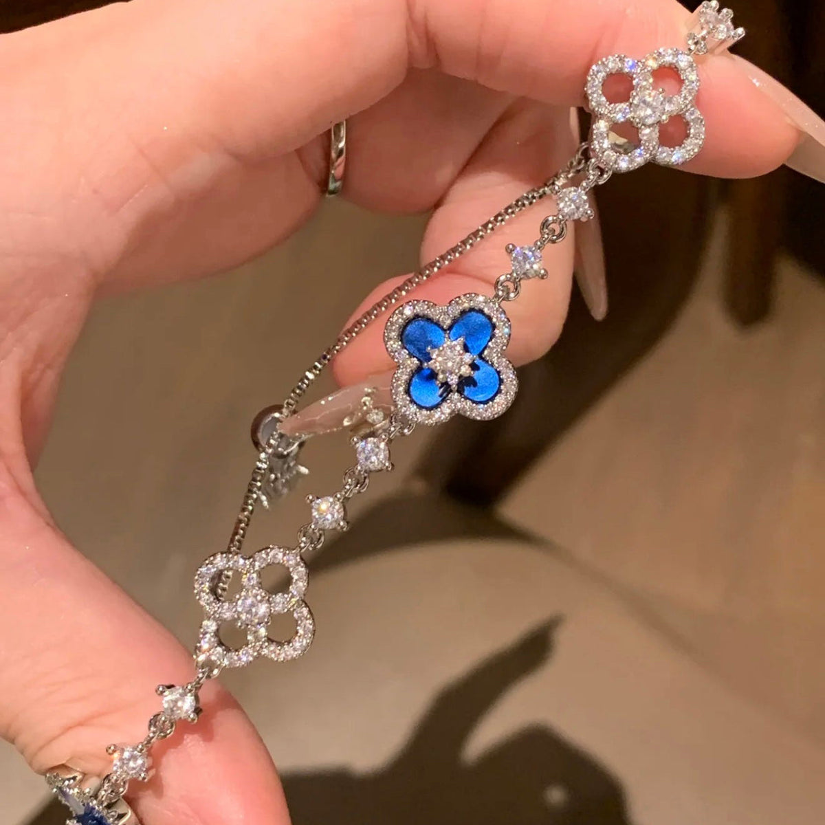 ¡®Veyra Jewelry¡¯CLOVER 5 MOTIF PINK BLUE RED WHITE BRACELET