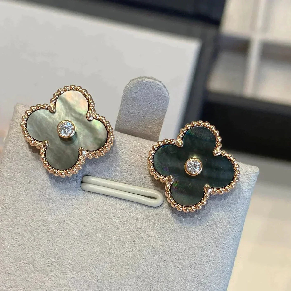 ¡®Veyra Jewelry¡¯CLOVER MEDIUM 1 MOTIFS GRAY MOP  DIAMOND EARRINGS