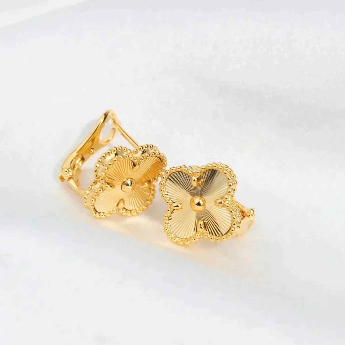 ¡®Veyra Jewelry¡¯CLOVER MEDIUM 1 MOTIFS LASER EARRINGS