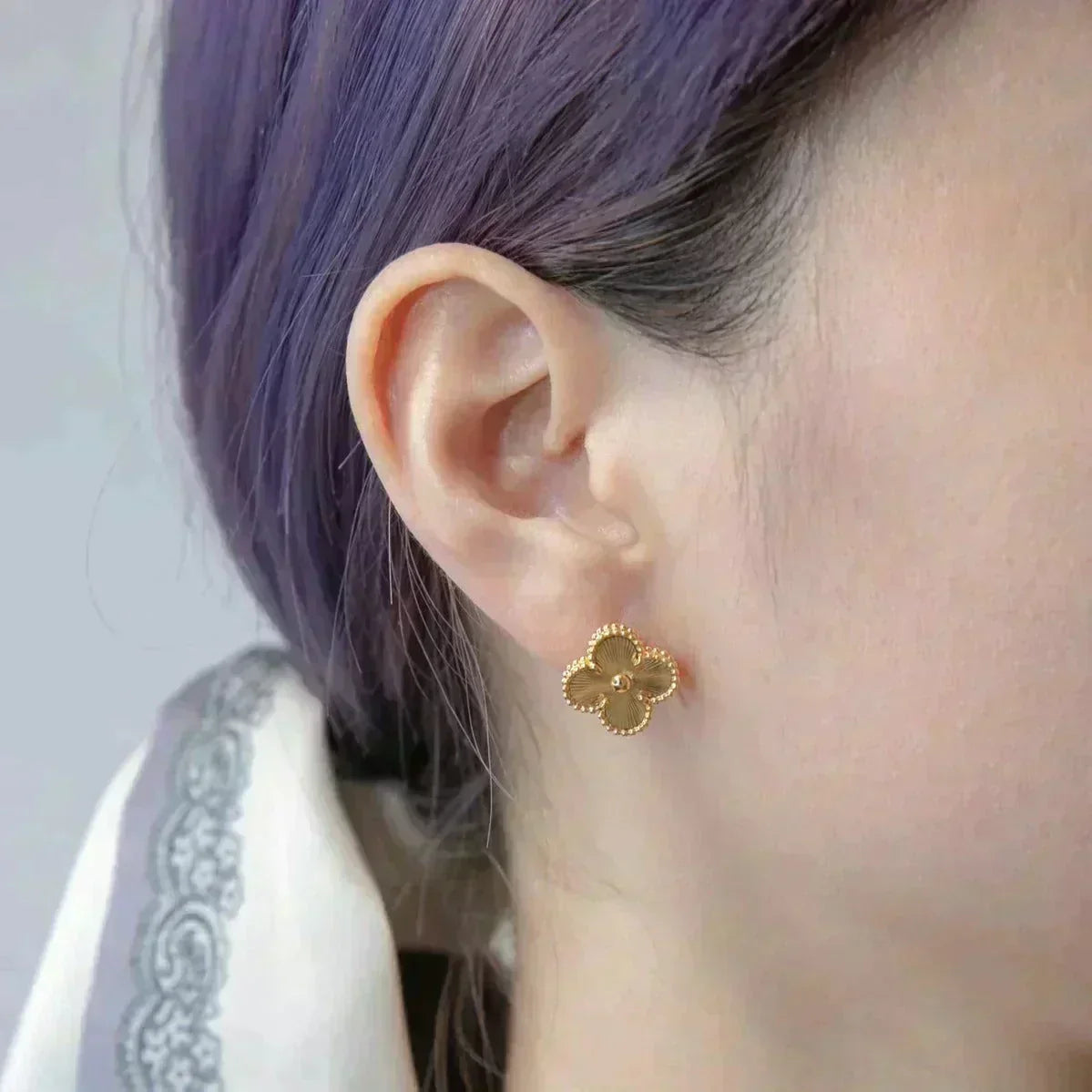 ¡®Veyra Jewelry¡¯CLOVER MEDIUM 1 MOTIFS LASER EARRINGS