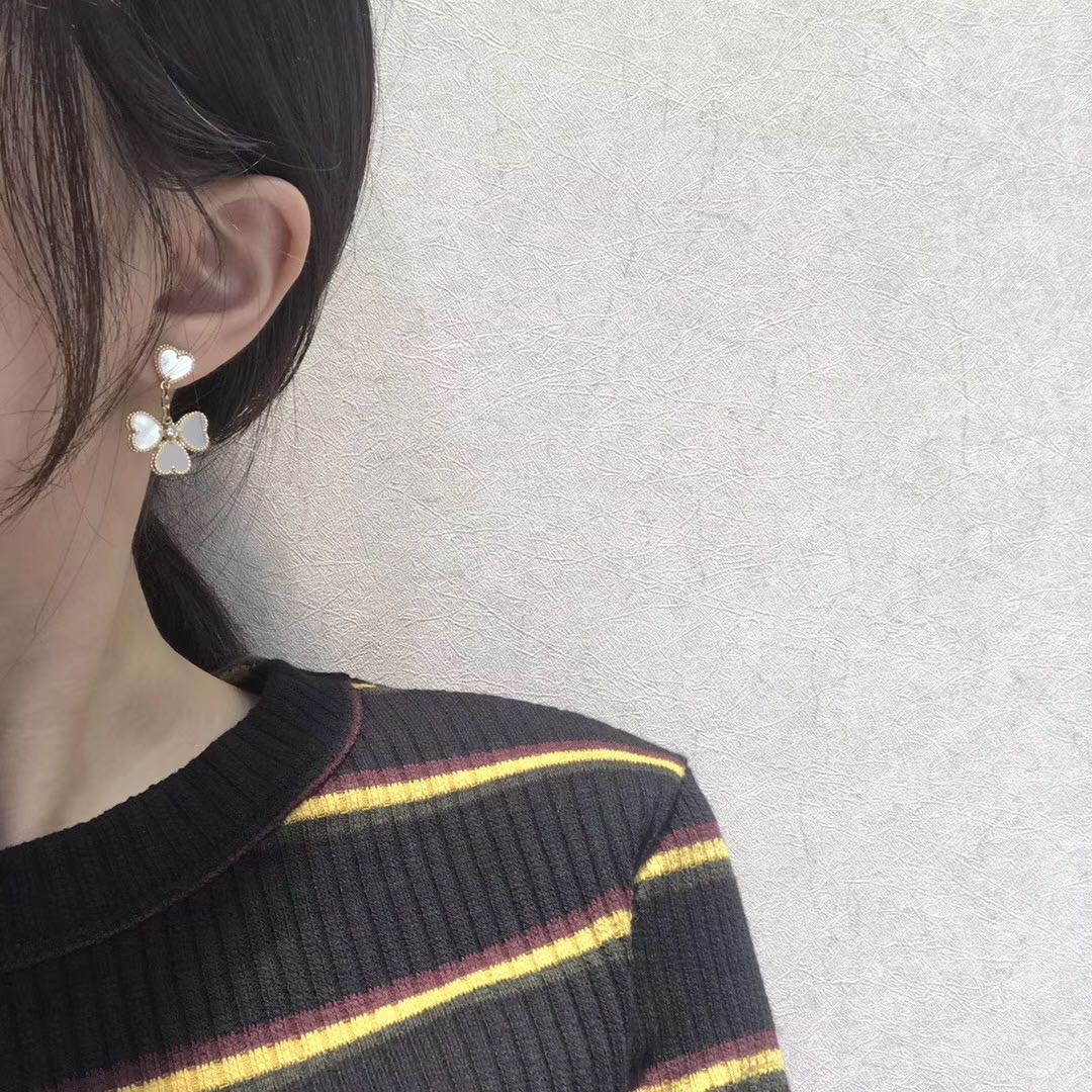¡®Veyra Jewelry¡¯CLOVER SWEET WHITE MOP EARRINGS