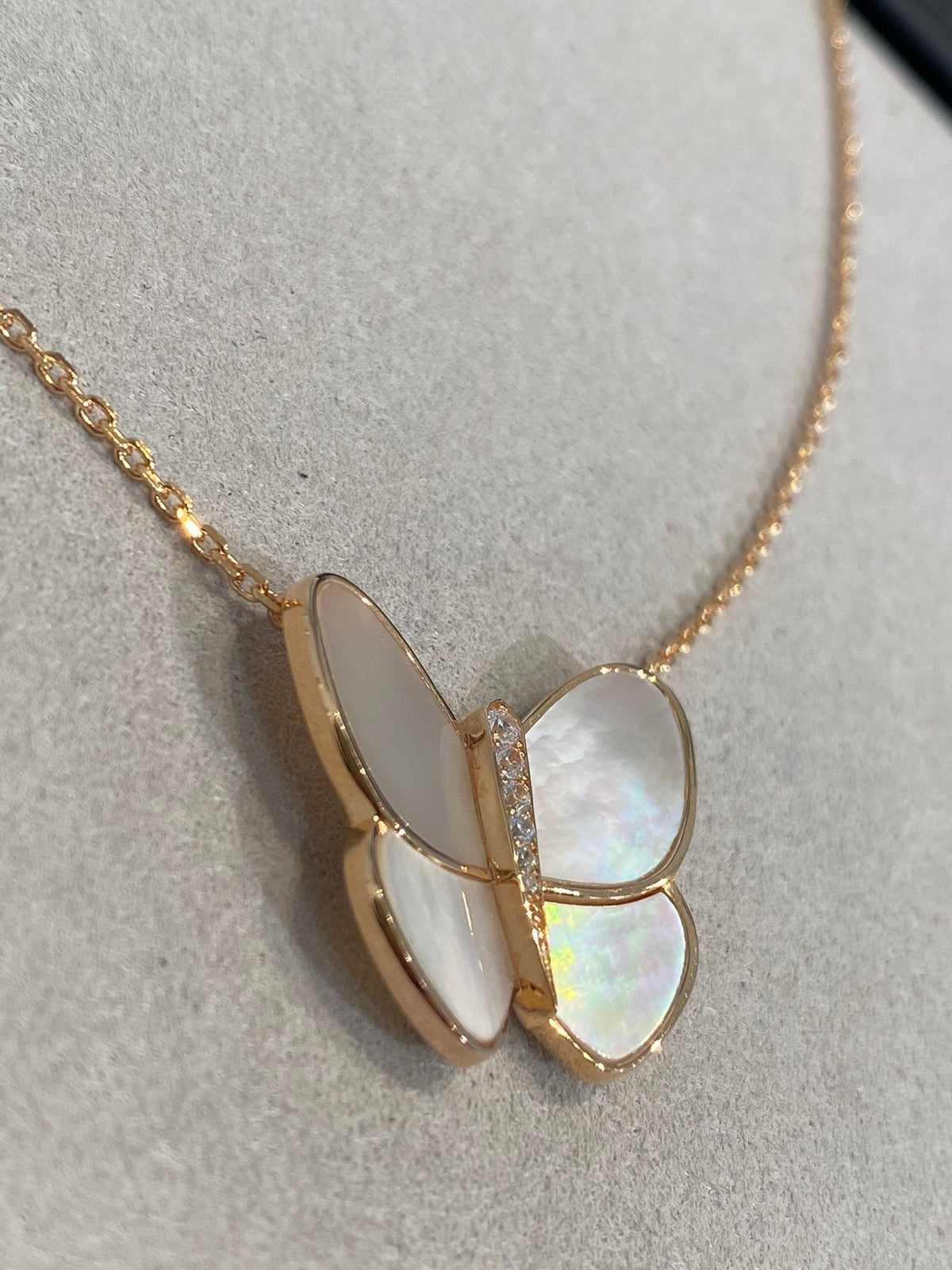 ¡®Veyra Jewelry¡¯BUTTERFLY GOLD MOP DIAMOND NECKLACE