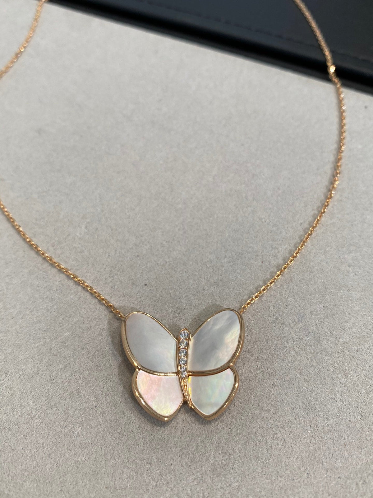 ¡®Veyra Jewelry¡¯BUTTERFLY GOLD MOP DIAMOND NECKLACE