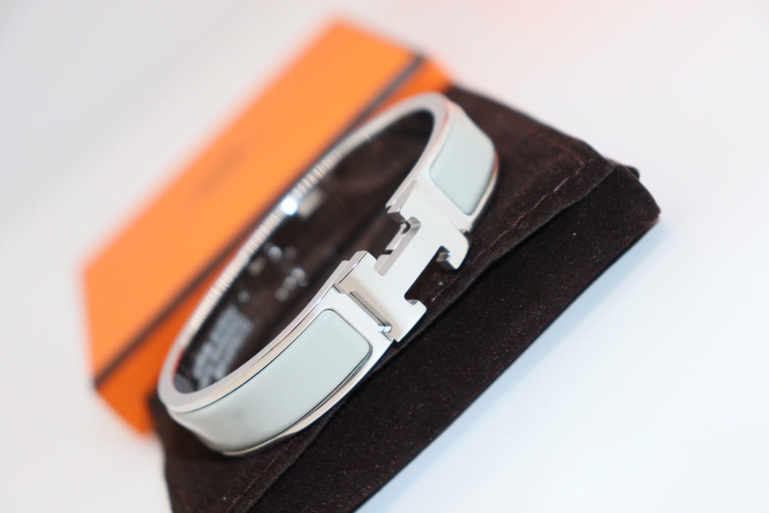 ¡®Veyra Jewelry¡¯H LIGHT BLUE BRACELET