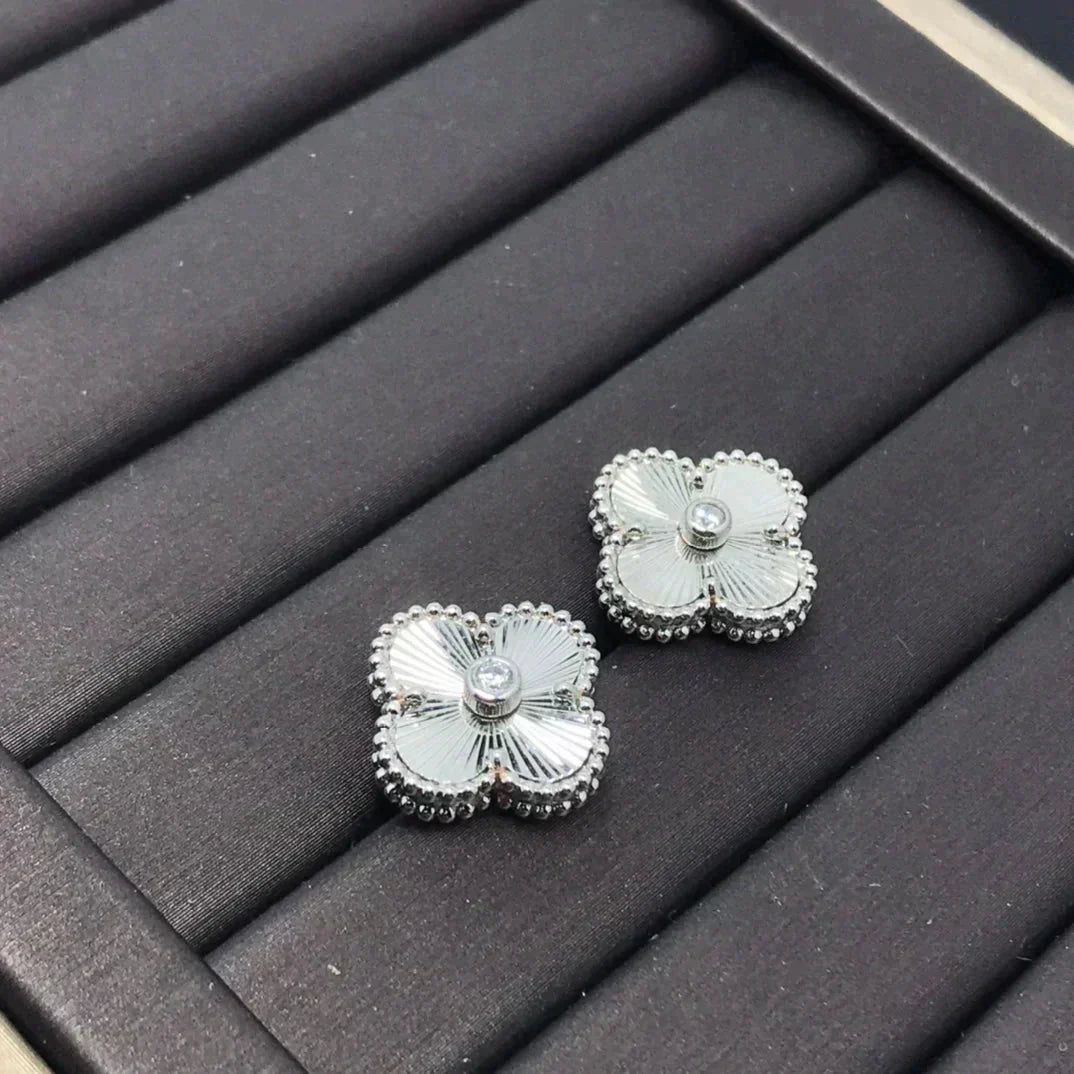 ¡®Veyra Jewelry¡¯CLOVER MINI 9.5MM LASER EARRINGS