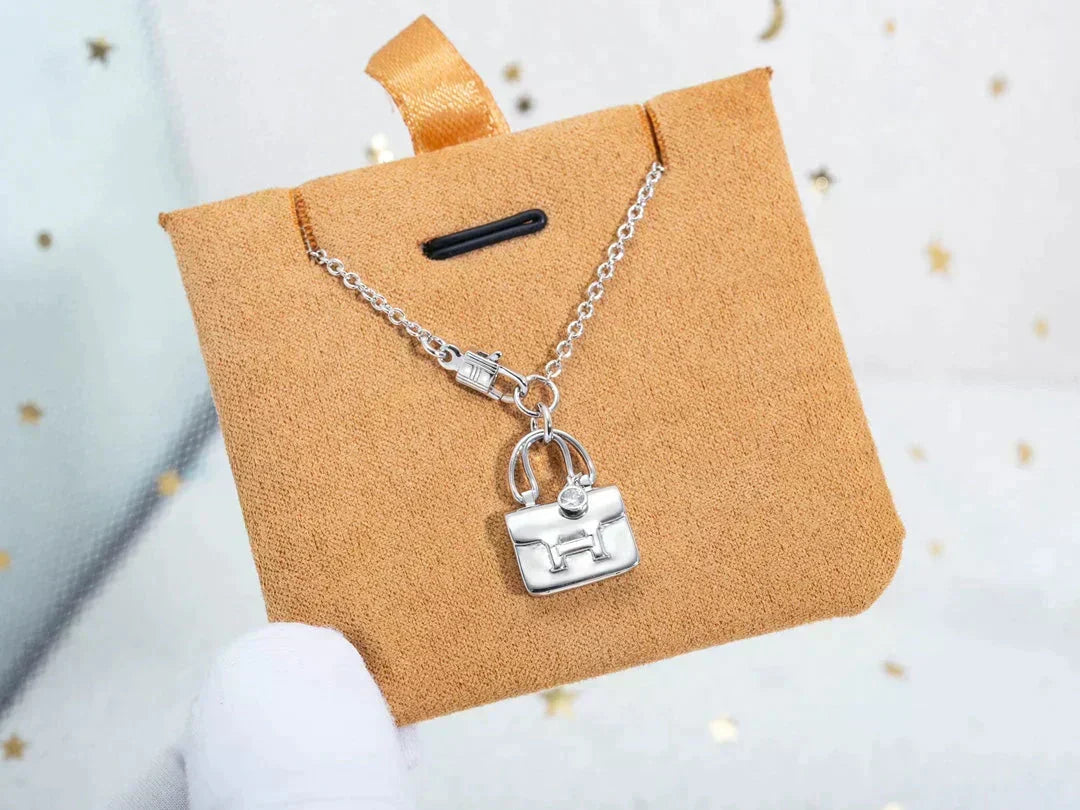 ¡®Veyra Jewelry¡¯AMULETTE PEDANT SILVER NECKLACE