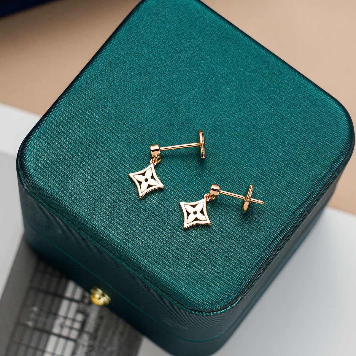 ¡®Veyra Jewelry¡¯STAR EARRINGS GOLD