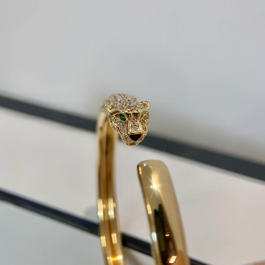 ¡®Veyra Jewelry¡¯PANTHERE GOLD DIAMOND OPEN BRACELET