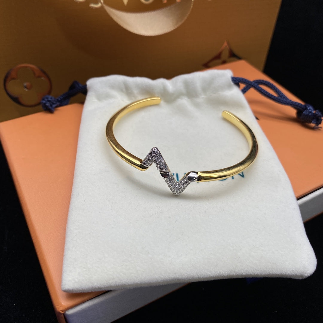 ¡®Veyra Jewelry¡¯VOLTE UPSITE DOWN DIAMOND GOLD OPEN BRACELET