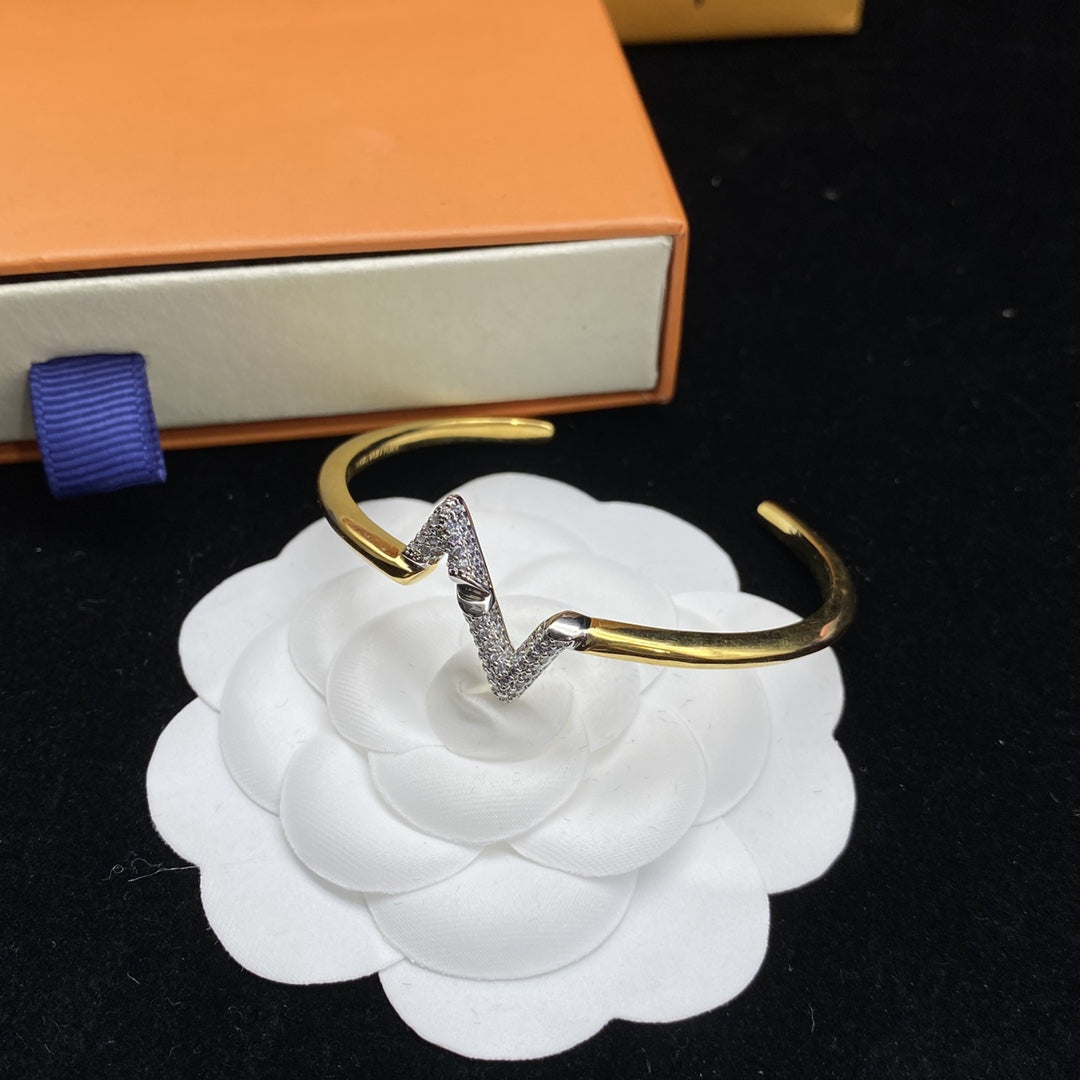 ¡®Veyra Jewelry¡¯VOLTE UPSITE DOWN DIAMOND GOLD OPEN BRACELET