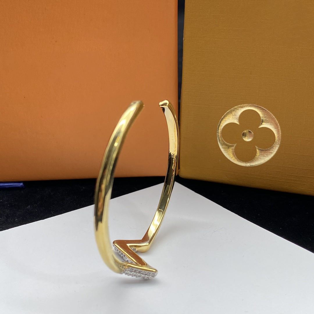 ¡®Veyra Jewelry¡¯VOLTE UPSITE DOWN DIAMOND GOLD OPEN BRACELET