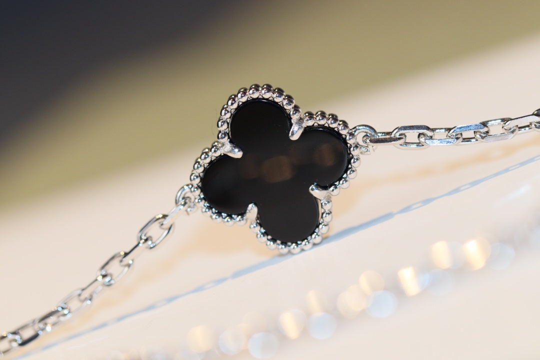 ¡®Veyra Jewelry¡¯CLOVER 20 MOTIFS ONYX DIAMOND SILVER