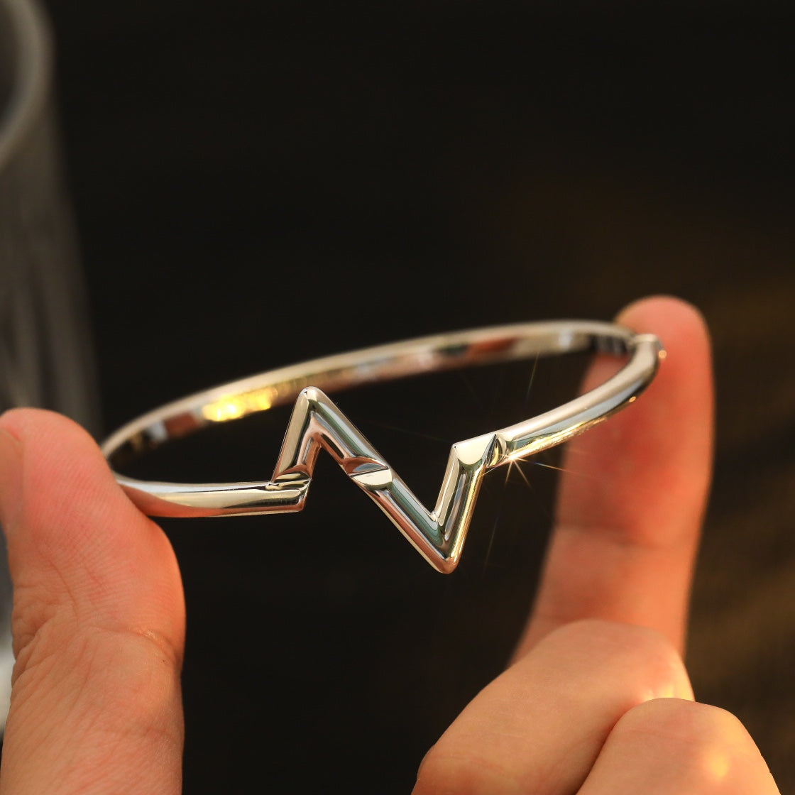 ¡®Veyra Jewelry¡¯VOLTE UPSITE DOWN BRACELET
