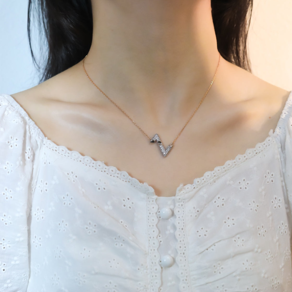 ¡®Veyra Jewelry¡¯VOLT SILVER DIAMOND PEDANT NECKLACE