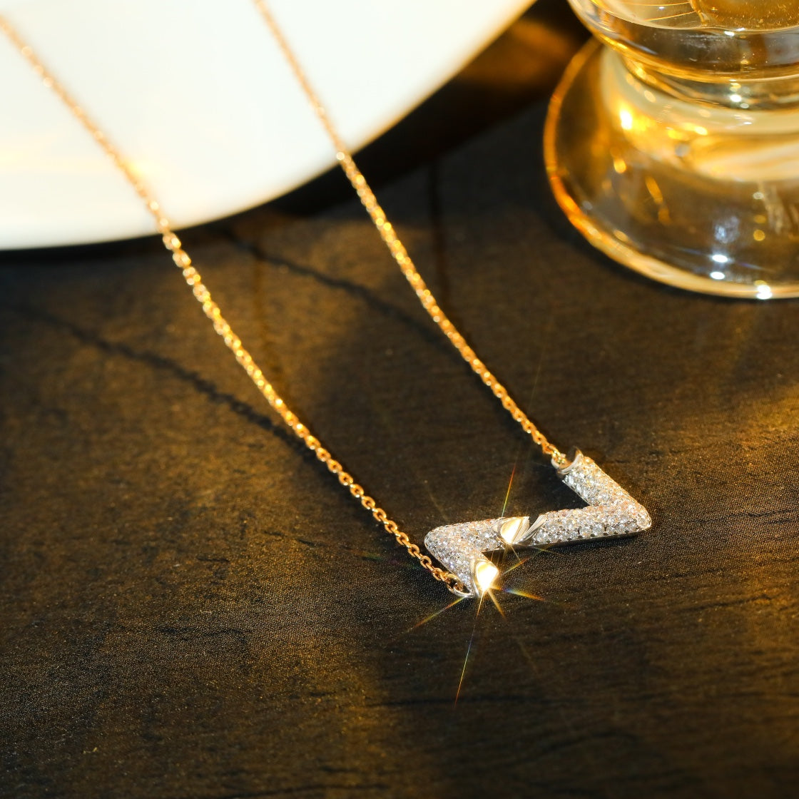 ¡®Veyra Jewelry¡¯VOLT SILVER DIAMOND PEDANT NECKLACE