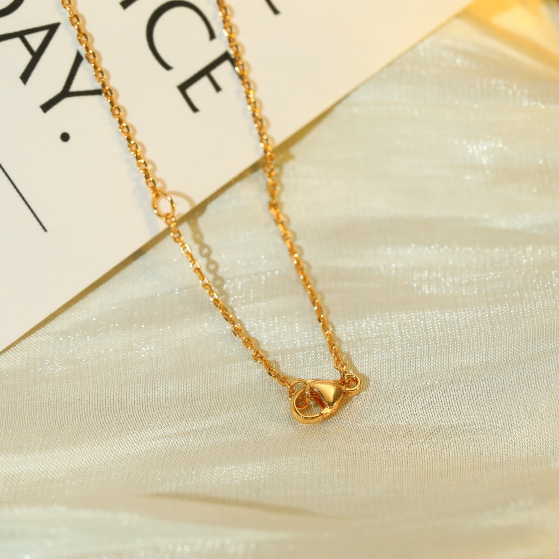 ¡®Veyra Jewelry¡¯VOLT SILVER DIAMOND PEDANT NECKLACE
