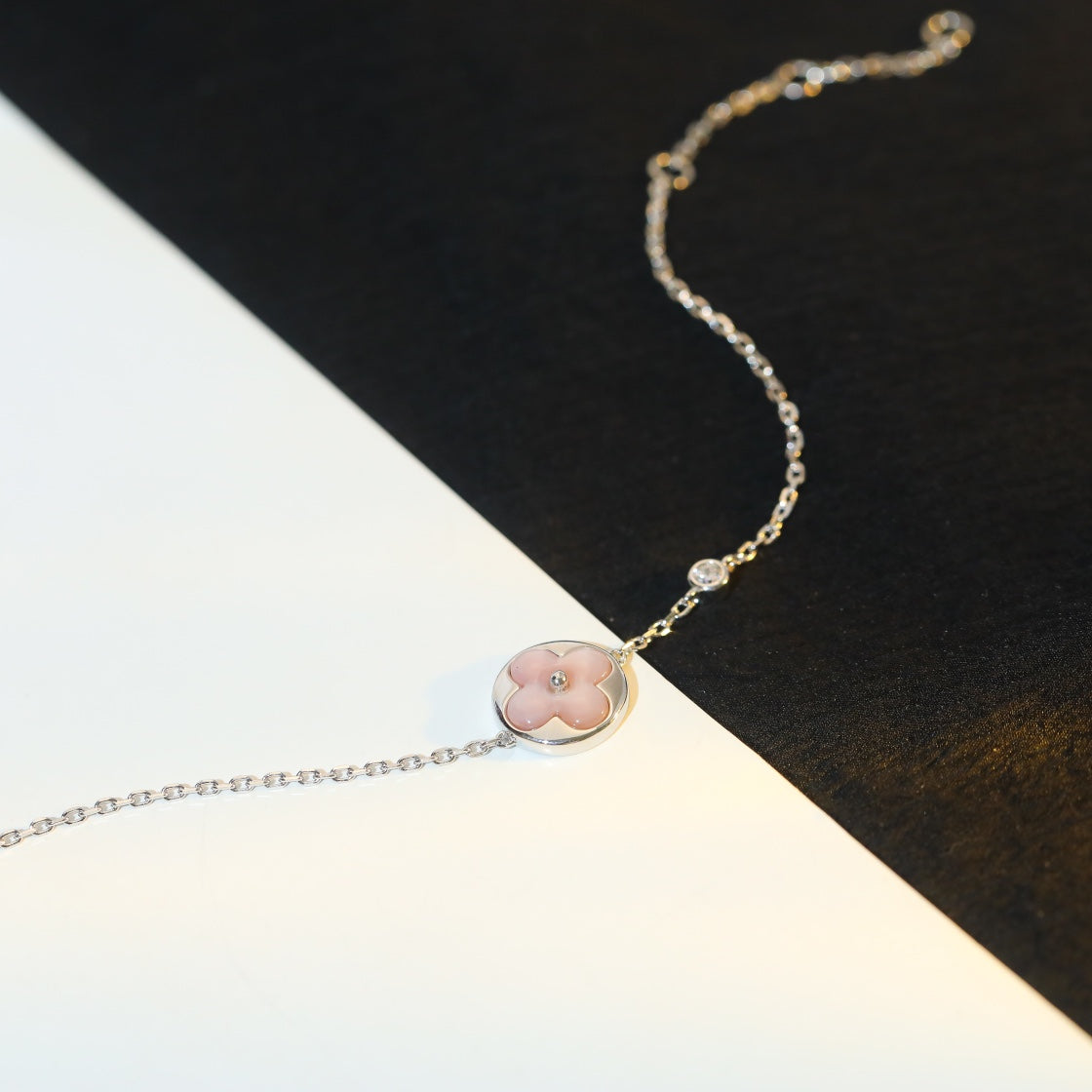 ¡®Veyra Jewelry¡¯SUN MOTIF PINK MOP SILVER BRACELET