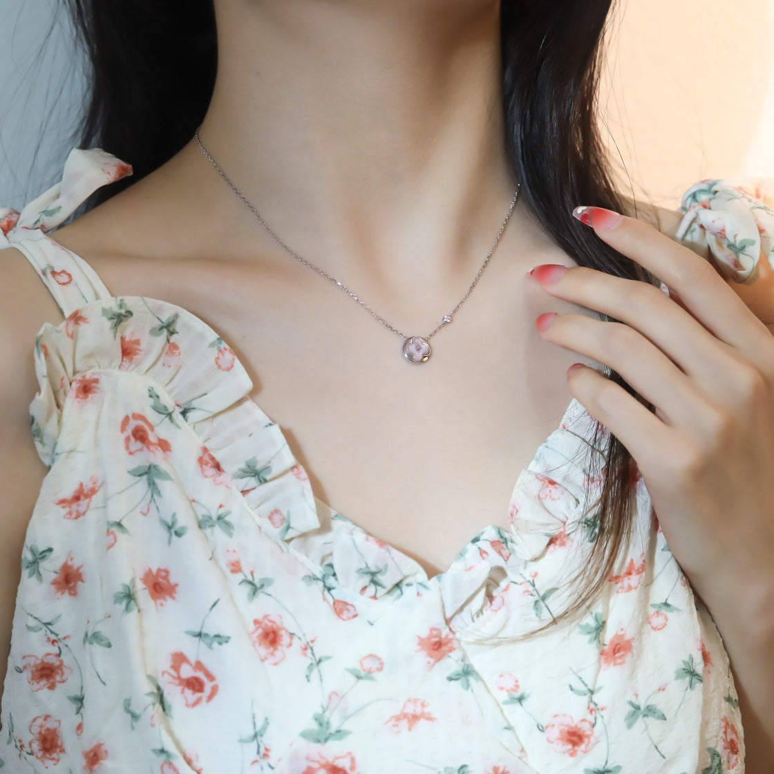 ¡®Veyra Jewelry¡¯SUN PEDANT PINK GOLD 1 DIAMOND NECKLACE