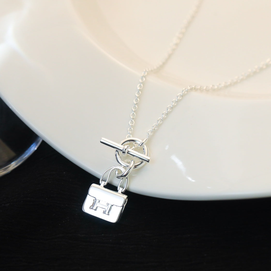 ¡®Veyra Jewelry¡¯POP H PEDANT SILVER NECKLACE