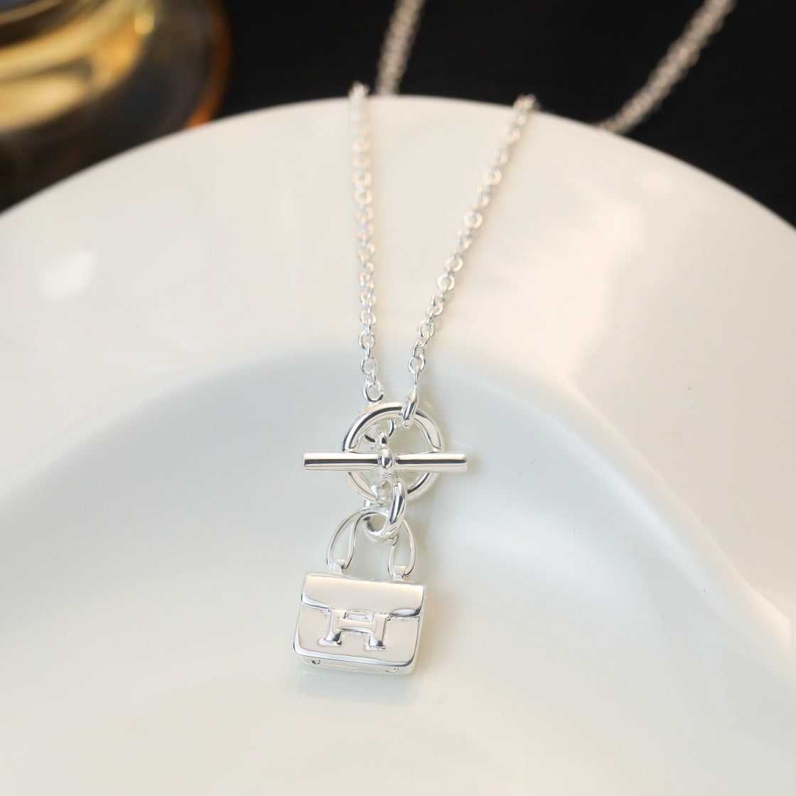 ¡®Veyra Jewelry¡¯POP H PEDANT SILVER NECKLACE