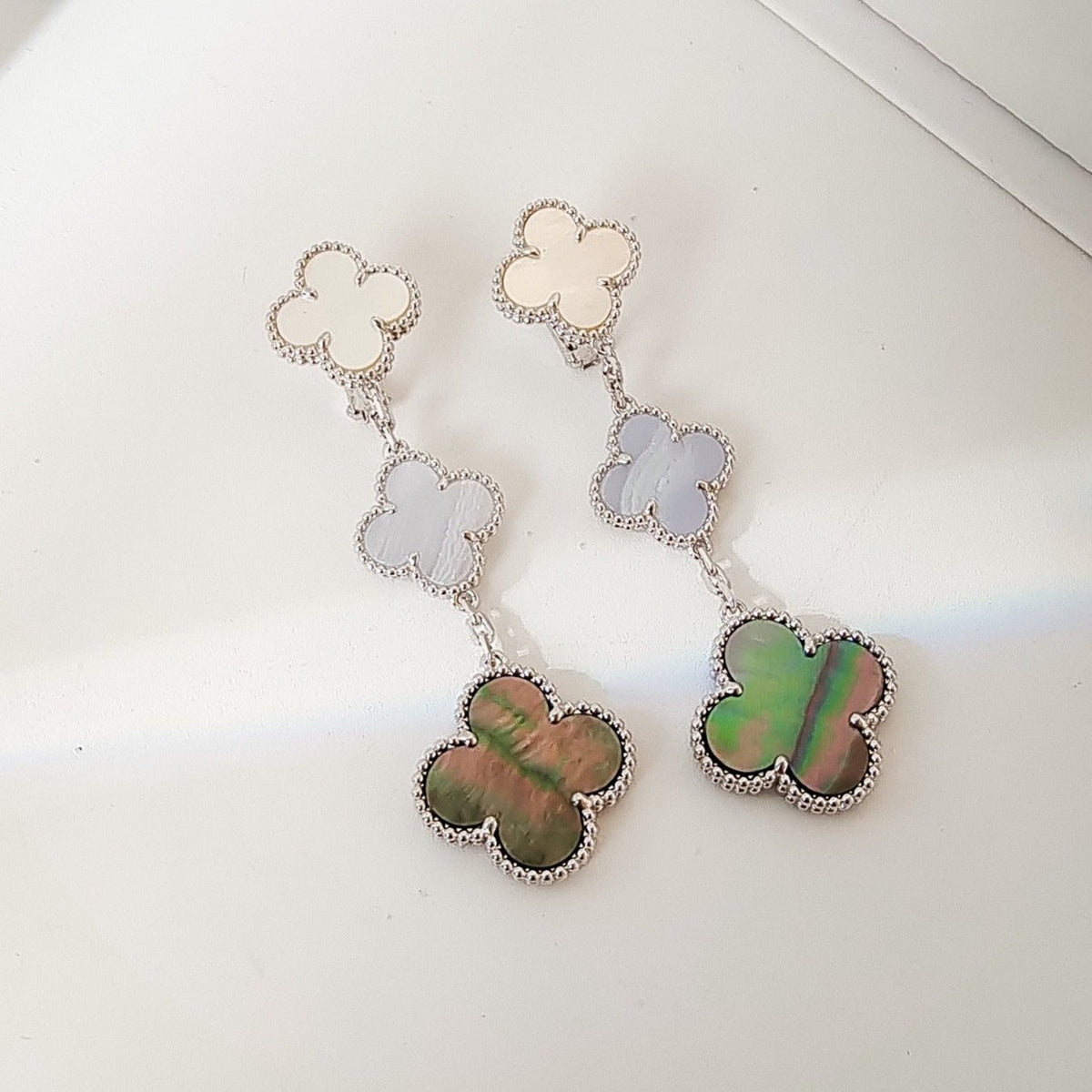 ¡®Veyra Jewelry¡¯CLOVER 3 MOTIFS CHALCEDONY DARK MOP SILVER EARRINGS