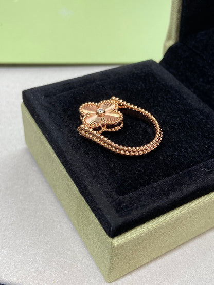 ¡®Veyra Jewelry¡¯CLOVER RIVERSIBLE ROSE GOLD RING