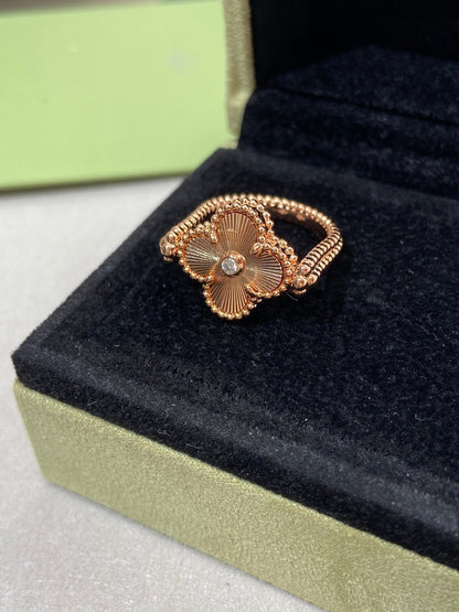 ¡®Veyra Jewelry¡¯CLOVER RIVERSIBLE ROSE GOLD RING