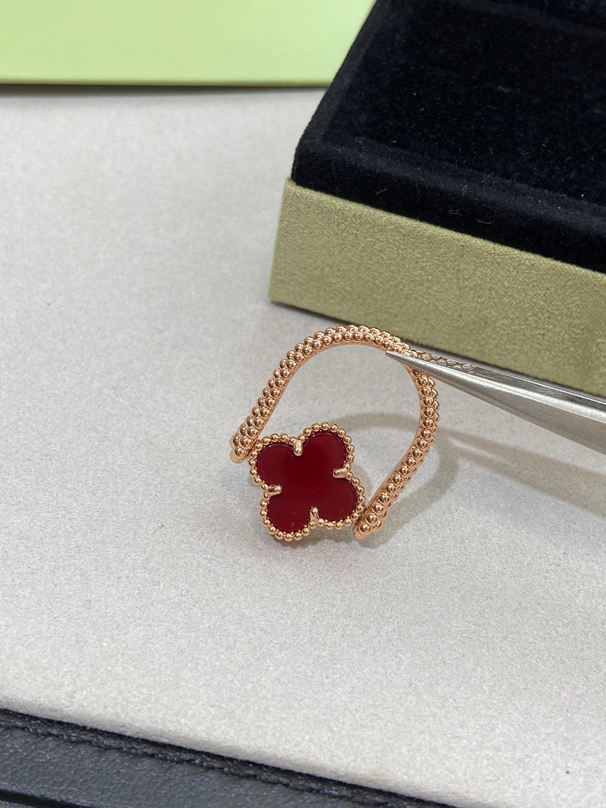 ¡®Veyra Jewelry¡¯CLOVER RIVERSIBLE ROSE GOLD RING