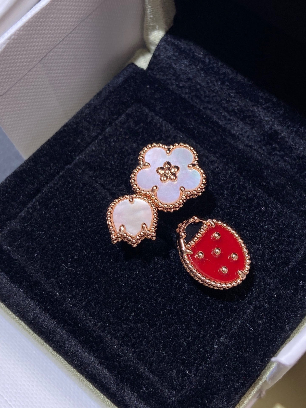 ¡®Veyra Jewelry¡¯LUCKY 3 MOTIF ROSE GOLD RING
