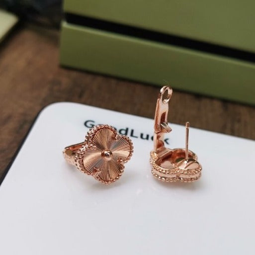 ¡®Veyra Jewelry¡¯CLOVER MEDIUM STUD EARRINGS