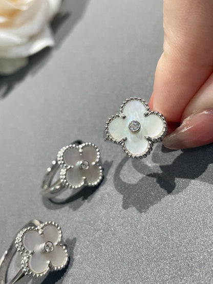 ¡®Veyra Jewelry¡¯CLOVER SILVER MOP DIAMOND RING