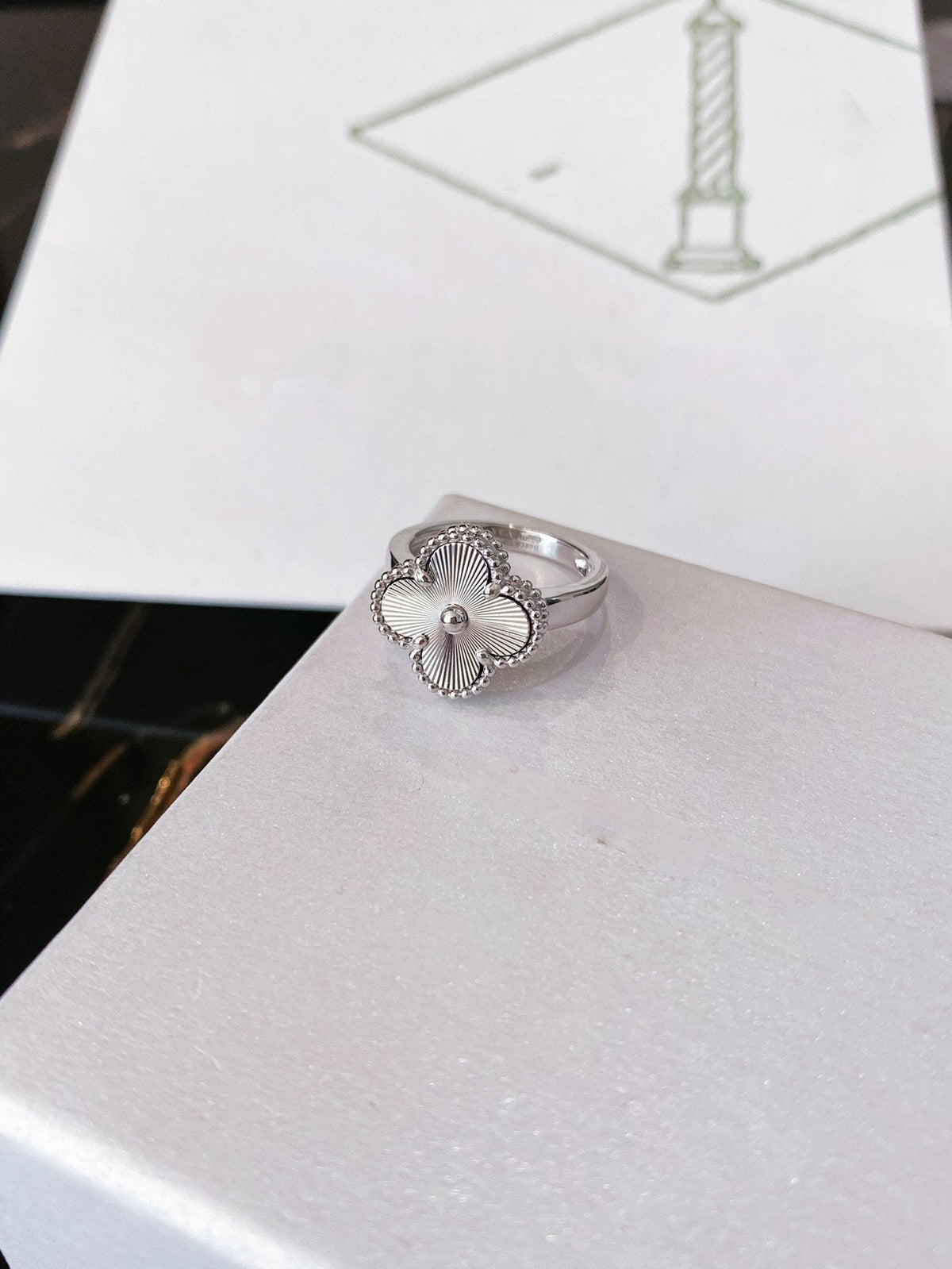 ¡®Veyra Jewelry¡¯CLOVER SILVER RING