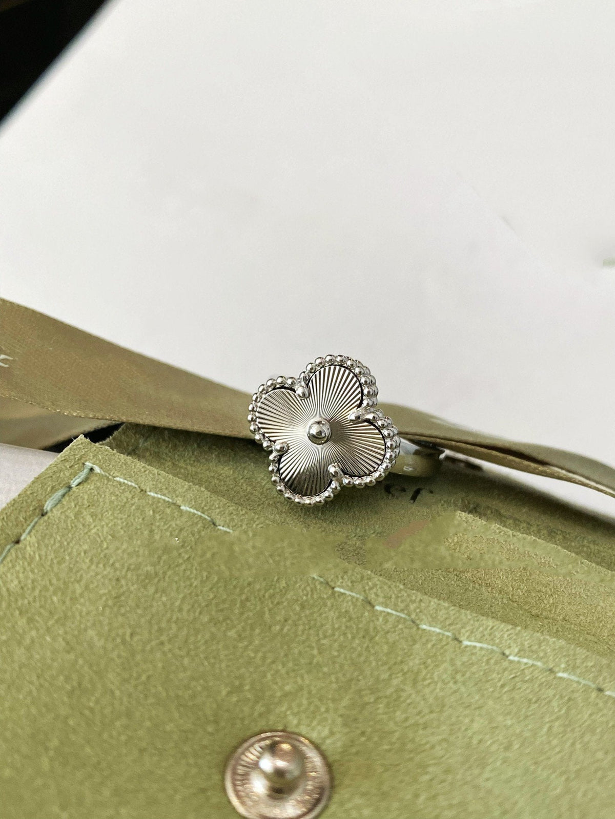 ¡®Veyra Jewelry¡¯CLOVER SILVER RING