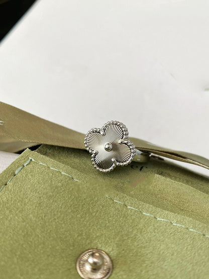 ¡®Veyra Jewelry¡¯CLOVER SILVER RING