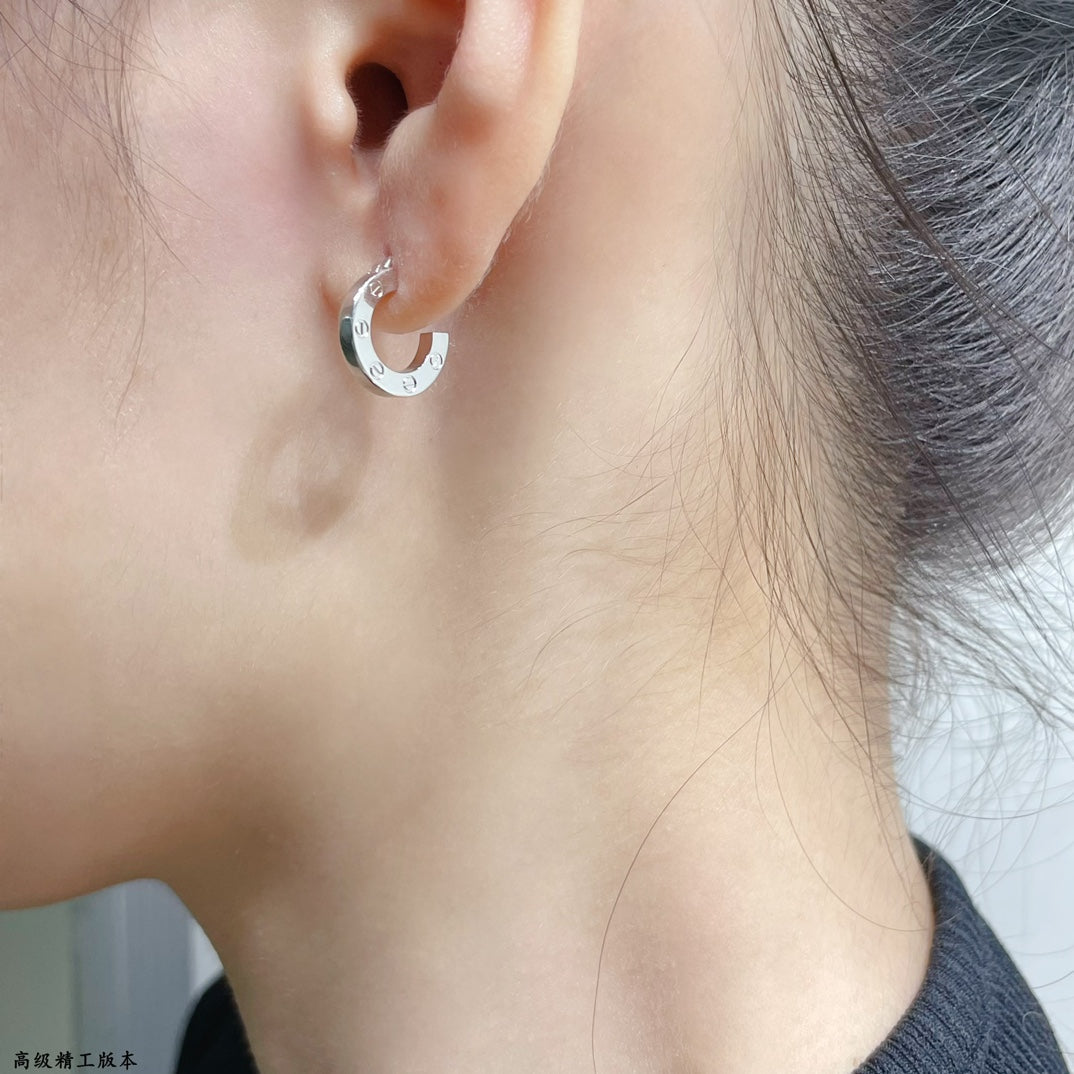 ¡®Veyra Jewelry¡¯LOVE MINI EARRINGS
