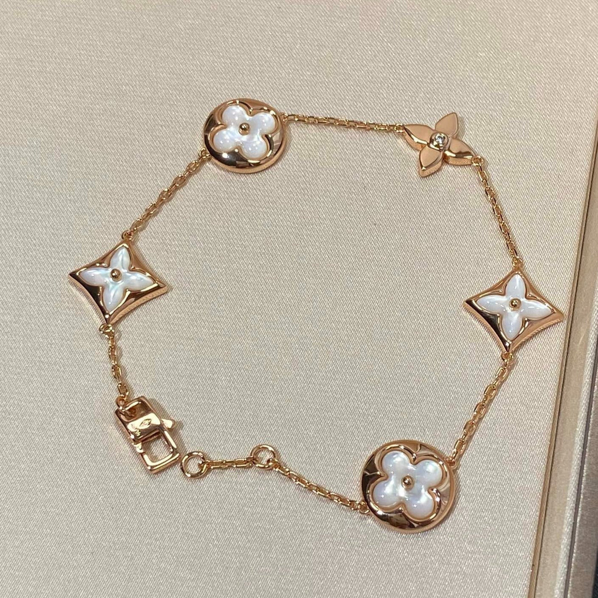 ¡®Veyra Jewelry¡¯STAR AND SUN 5 MOTIF MOP PINK GOLD BRACELET