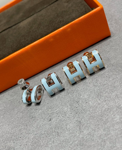 ¡®Veyra Jewelry¡¯POP H SKY BLUE STUD EARRINGS