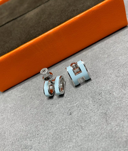 ¡®Veyra Jewelry¡¯POP H SKY BLUE STUD EARRINGS